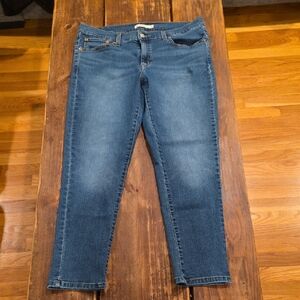 Women’s Skinny Jeans in Mid Blue Wash